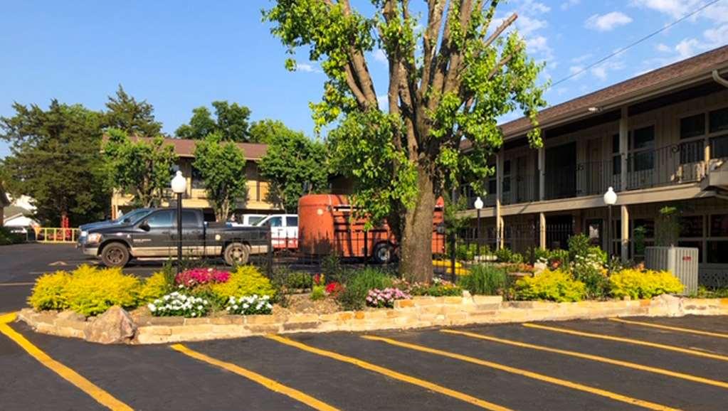 Charles Wesley Motor Lodge Downtown Broken Bow- Hochatown Exterior photo