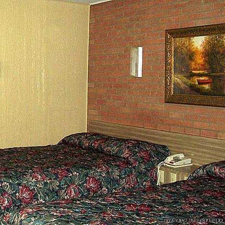 Charles Wesley Motor Lodge Downtown Broken Bow- Hochatown Room photo