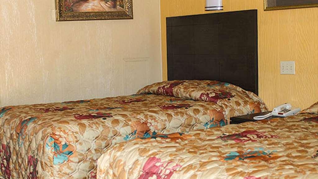Charles Wesley Motor Lodge Downtown Broken Bow- Hochatown Room photo
